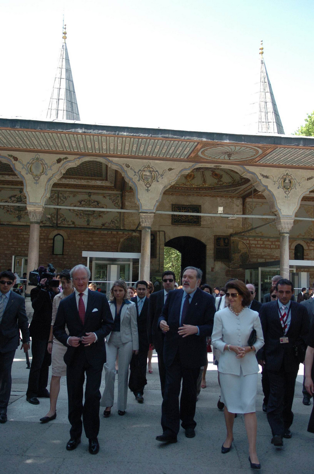 Serhat Paktas is guiding to His Majesties Swedish King Carl XVI Gustaf and Queen Silvia in Istanbul