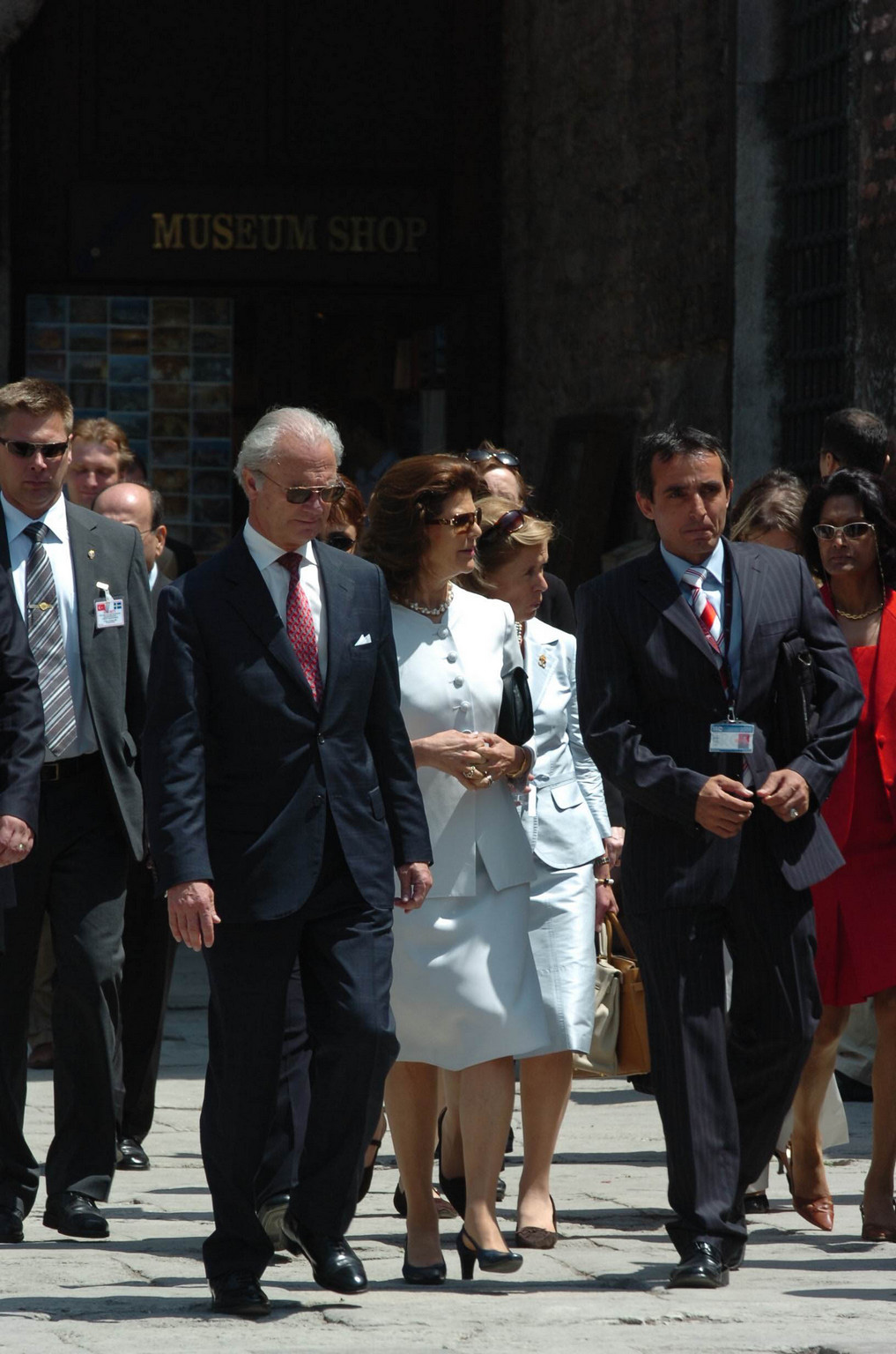 Serhat Paktas is guiding to His Majesties Swedish King Carl XVI Gustaf and Queen Silvia in Istanbul